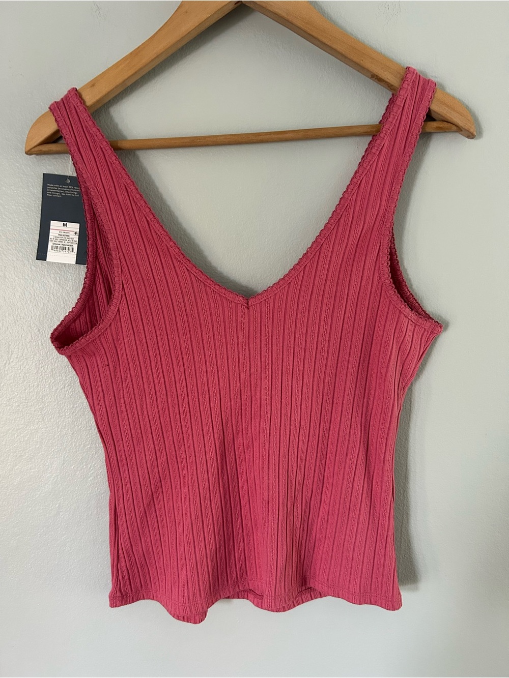 Universal thread • Ribbed V-Neck Tank Top nwt - Picture 4 of 4